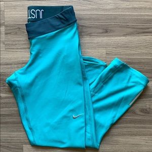 NIKE Dri-Fit Crop Leggings